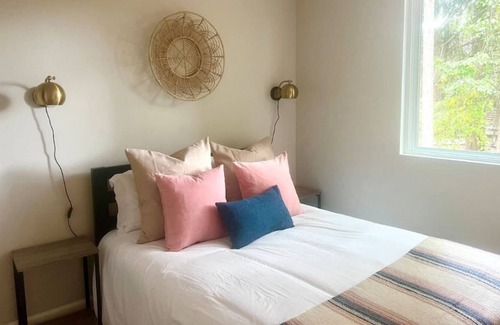 Kirkland House | Relaxing Retreat Near Downtown Kirkland with Spa & Kitchen