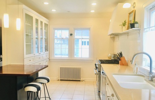 South Bend House | Inviting Home Near ND Stadium with Breakfast & Kitchen