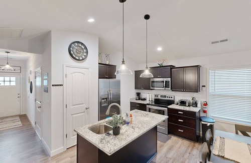 Arcadia House | Charming home- Dog Friendly, washer/dryer, internet access, and firepit