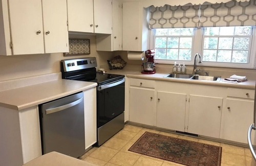 Boiling Springs House | Elegant Home with Breakfast & Kitchen in Upscale Area