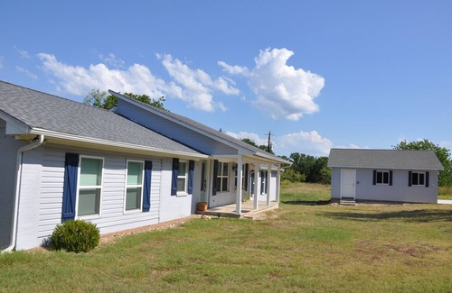 Cross Roads House | Charming home in 5 Acre
