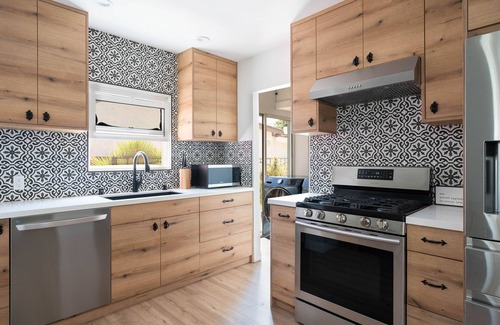 Glenwood House | Spanish Style House with Kitchen in Upscale Neighborhood