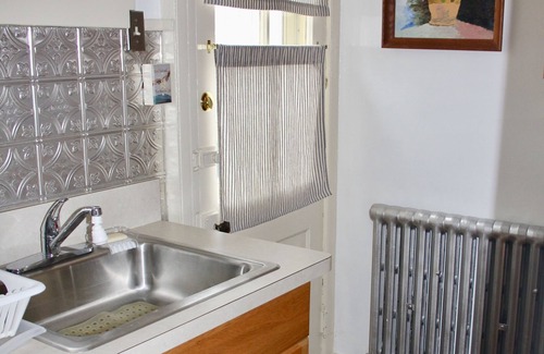 Bethlehem Bed & Breakfast | Historic Bethlehem Retreat: Guest Rated 9.8 with Spa & Pool