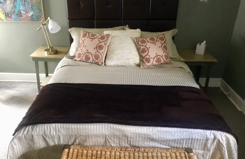 Bethlehem Bed & Breakfast | Historic Bethlehem Retreat: Guest Rated 9.8 with Spa & Pool