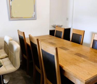 Beverley House | Cozy Home in Beverley - Ideal for Families and Pets
