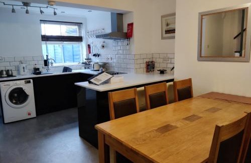 Beverley House | Cozy Home in Beverley - Ideal for Families and Pets