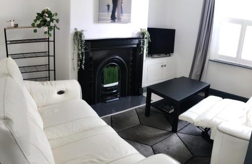 Beverley House | Cozy Home in Beverley - Ideal for Families and Pets
