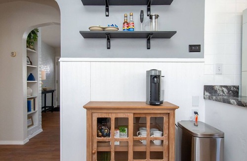Roosevelt House | Stunning Home in North Fargo with Breakfast & Kitchen Access