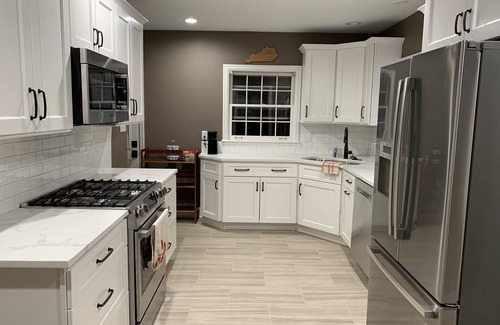 Lexington House | Cozy Retreat in the Heart of Lexington - Pet Friendly!