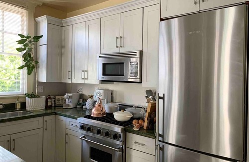 Pacific Heights Condo | Exceptional Home in Pacific Heights with Family-Friendly Amenities