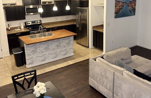 East Downtown Houston House | CHARMING HOME MINS TO HOSPITAL, UOFH, ASTROS, ROCKETS, AIRPORT