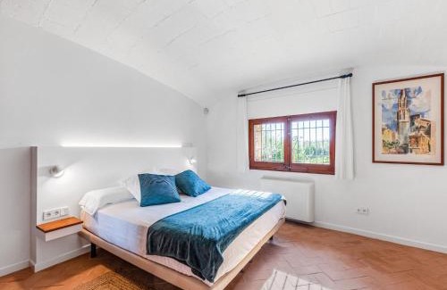 Vulpellac House | Discover Belvilla by OYO Masmore: Oceanfront Bliss Awaits