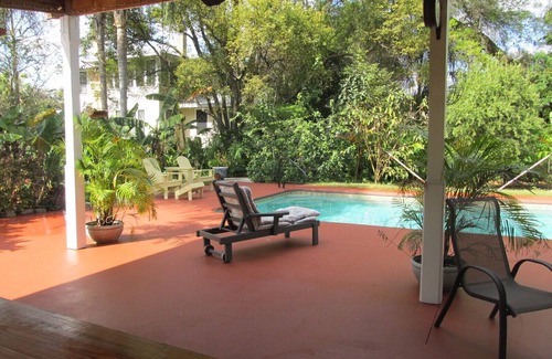 Bartow House | Exceptional Stay on Oak-Lined Street in Historic District