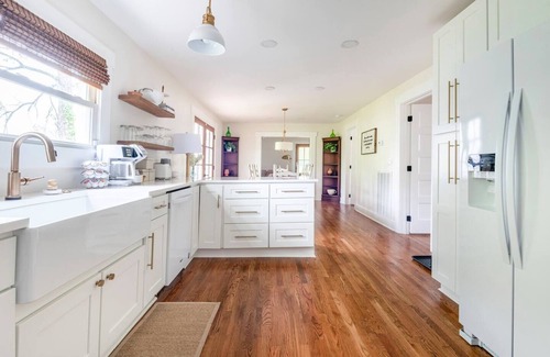 Monteagle House | Cozy Retreat with Grill, Firepit & Pool - Guest Rated 10/10