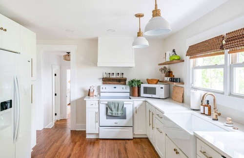 Monteagle House | Cozy Retreat with Grill, Firepit & Pool - Guest Rated 10/10