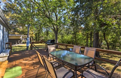 Pottsboro House | Family-Friendly Home with Deck Near Lake Texoma