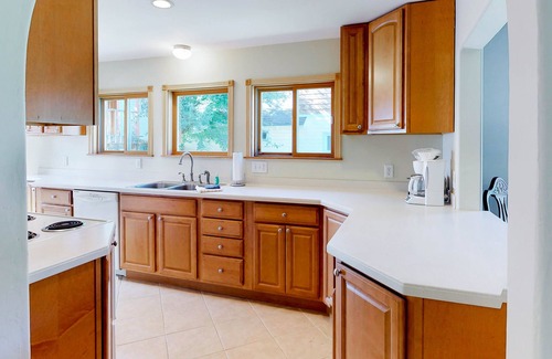 Durango House | Cozy Retreat with Fireplace, Washer/Dryer & Spa Access