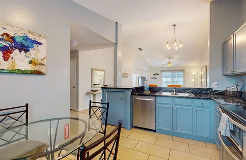 Indian Point House | Charming Home With Heated Pool, Ping-Pong and Pool Table