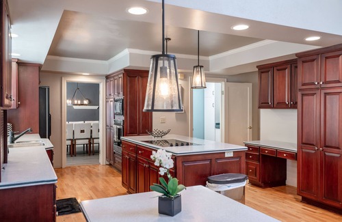 Eugene House | Pet-Friendly Retreat with Garden, Hot Tub & 9.6/10 Rating