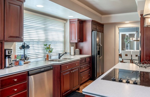 Eugene House | Pet-Friendly Retreat with Garden, Hot Tub & 9.6/10 Rating