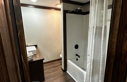 Timpson Apartment | Charming hotel suite in tranquil Timpson with WiFi, AC Unit 202