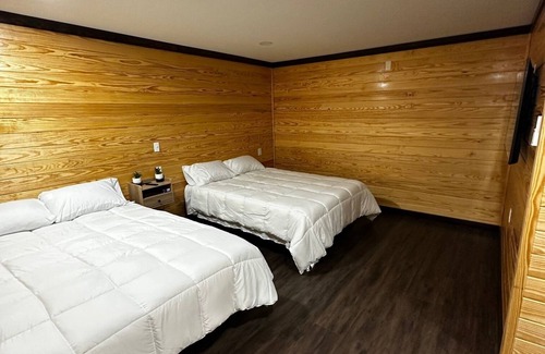 Timpson Hotel | Charming hotel with 1 bedroom and WiFi, AC in delightful Timpson