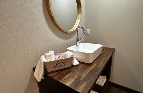 Timpson Hotel | Charming hotel with 1 bedroom and WiFi, AC in delightful Timpson
