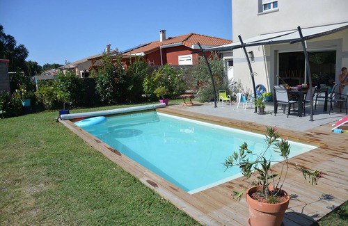 Ambares-et-Lagrave House | Idyllic House with Pool Steps from Bordeaux's Charm