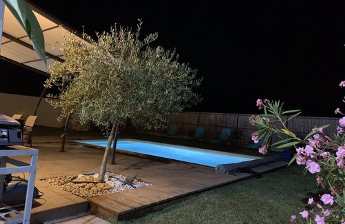 Ambares-et-Lagrave House | Idyllic House with Pool Steps from Bordeaux's Charm