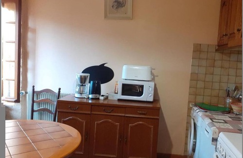 Montignac Cottage | Relaxing Retreat at Gite Auriac-du-Périgord with Pool