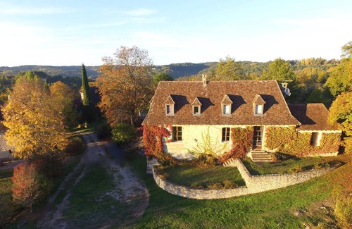 Auriac-du-Perigord House | Inviting Retreat in Perigord Black with Pool & Ocean Views
