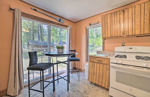 Prudenville Cottage | Pet-Friendly Houghton Lake Cottage with Spa & Backyard Access