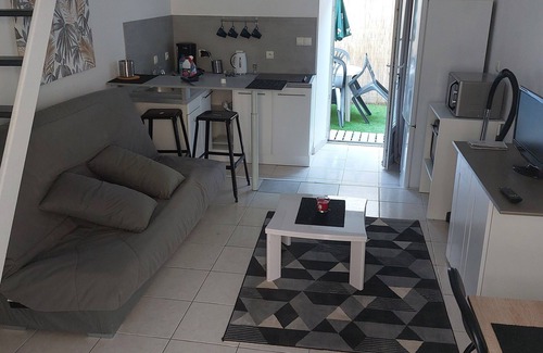 La Jarne House | Cozy Retreat Just 10 Minutes to the Beach for Families