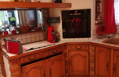 Commequiers House | Idyllic Countryside Retreat with Family-Friendly Amenities