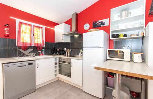 Angoulins House | Charming 3* House with Private Jacuzzi near Beach & Shops