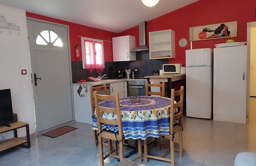 Angoulins House | Charming 3* House with Private Jacuzzi near Beach & Shops