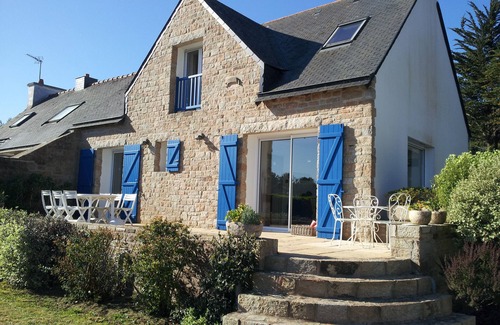 Arzon House | Exceptional House for 6-12 Guests with Waterfront Pool Access