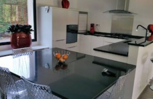 Saubion House | Guest Rated: 9.8! Family-Friendly House with Ocean View