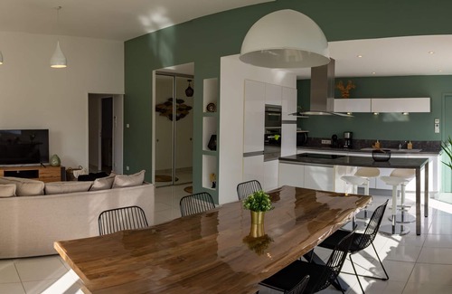 Le Conquet House | Ideal Retreat Steps from the Sea with Ocean Views