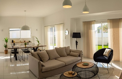 Le Conquet House | Ideal Retreat Steps from the Sea with Ocean Views