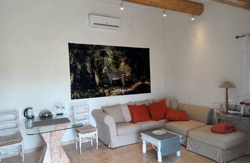 Roussillon House | 4-Star Retreat in Luberon Park with Pool & Ocean View