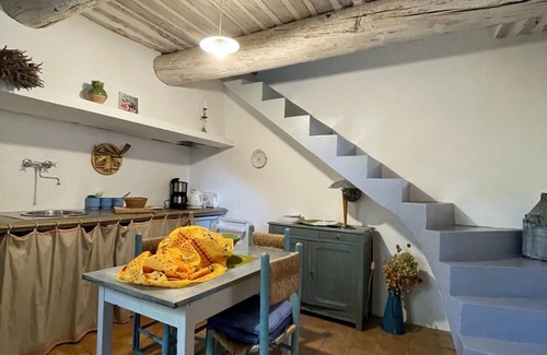 Rustrel House | Pet-Friendly Retreat for 2-3 in the Heart of Luberon