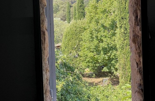 Rustrel House | Pet-Friendly Retreat for 2-3 in the Heart of Luberon