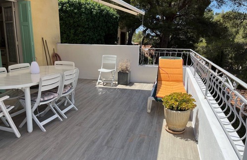 Ensues-la-Redonne Villa | Idyllic House by the Sea in Calanques Near Marseille