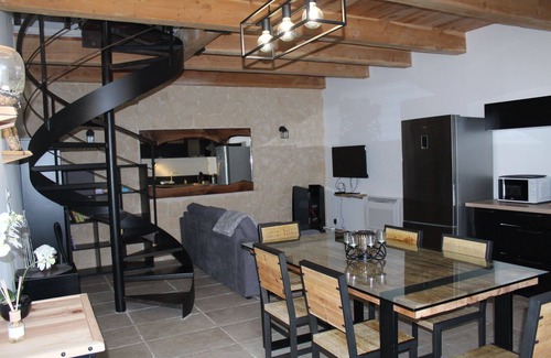 Maillane House | Inviting House with Pet-Friendly Amenities for Your Stay