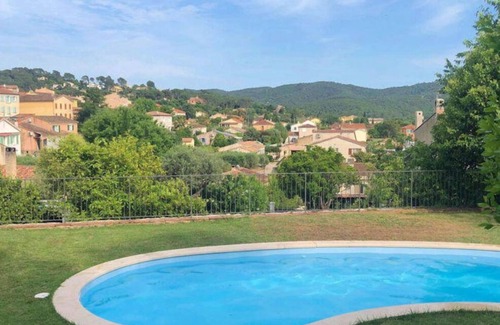 Pierrefeu-du-Var House | Charming house 180m2, very quiet, swimming pool, enclosed grounds. 1/4 h from beaches