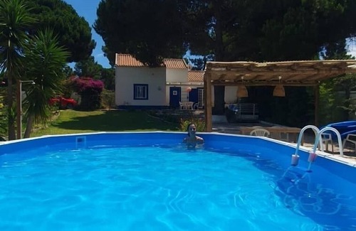 Fonte de Sesimbra House | Idyllic Retreat with Private Garden Near Lisbon's Coast