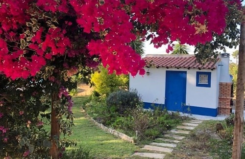 Fonte de Sesimbra House | Idyllic Retreat with Private Garden Near Lisbon's Coast