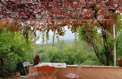 Sollies-Toucas House | Charming house in a bucolic setting surrounded by lush vegetation