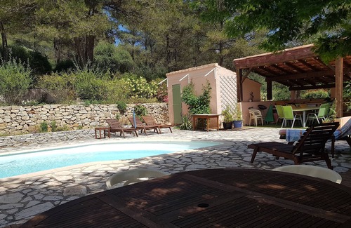 Sollies-Toucas House | Charming house in a bucolic setting surrounded by lush vegetation